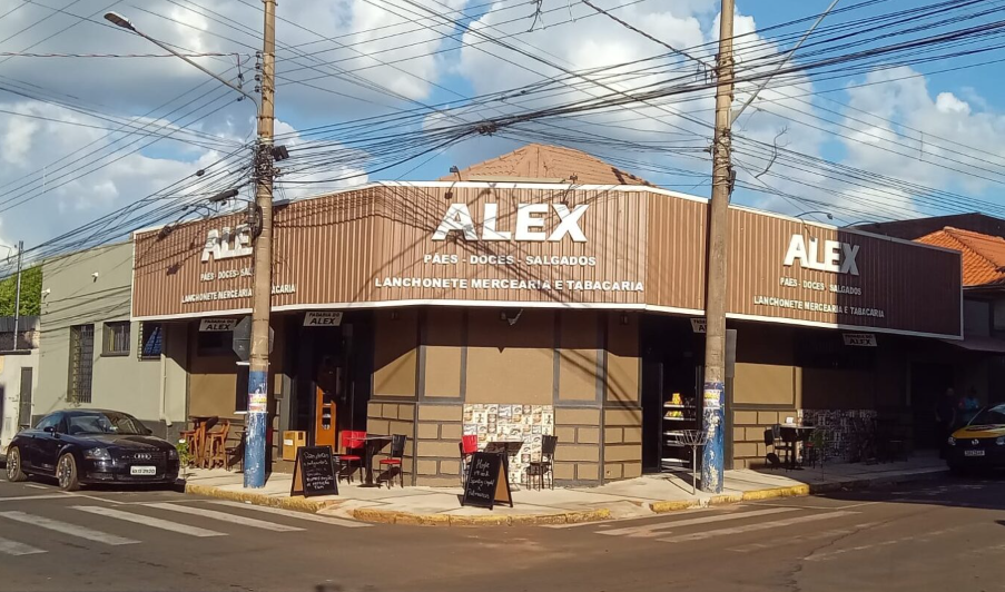 O estabelecimento passou a funcionar em novo endereço, na Avenida Armando Salles com a Rua São Paulo.