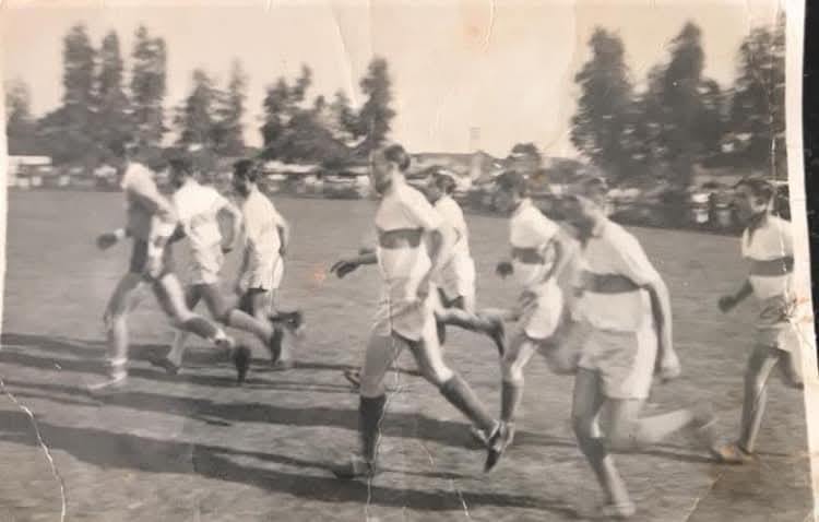 Associação Atlética Assisense.
Time entrando em campo.
Hoje (2025) está localizado o Mercadão.
